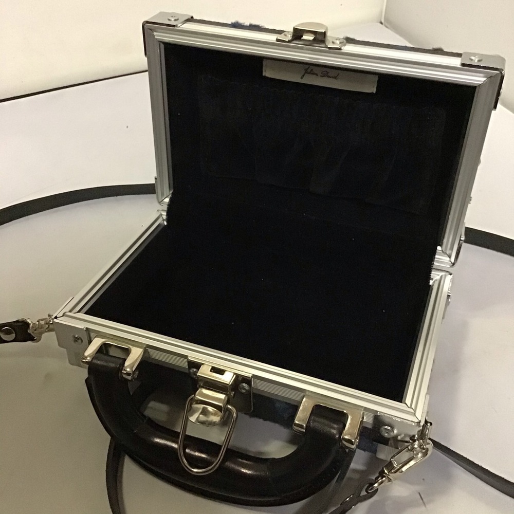 Julien David Case With Detachable Strap - image 5